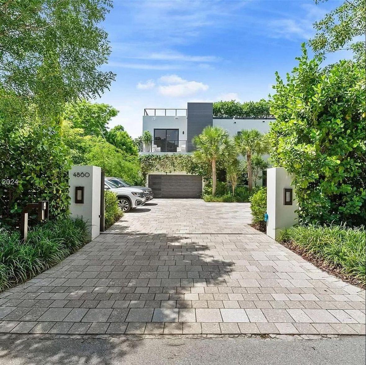 4 Bed Rooms Aparment at Miami Beach