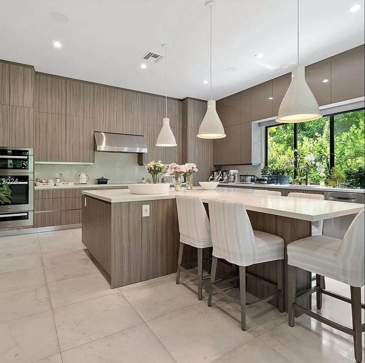 4 Bed Rooms Aparment at Miami Beach